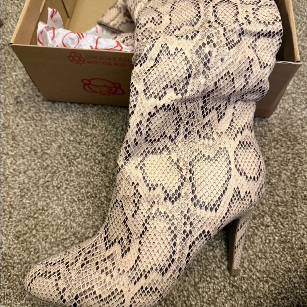 Stylish Snake Print Women's Boots